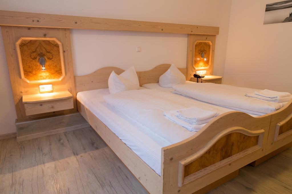 Hotel Krone Кеніґсбрунн Номер фото