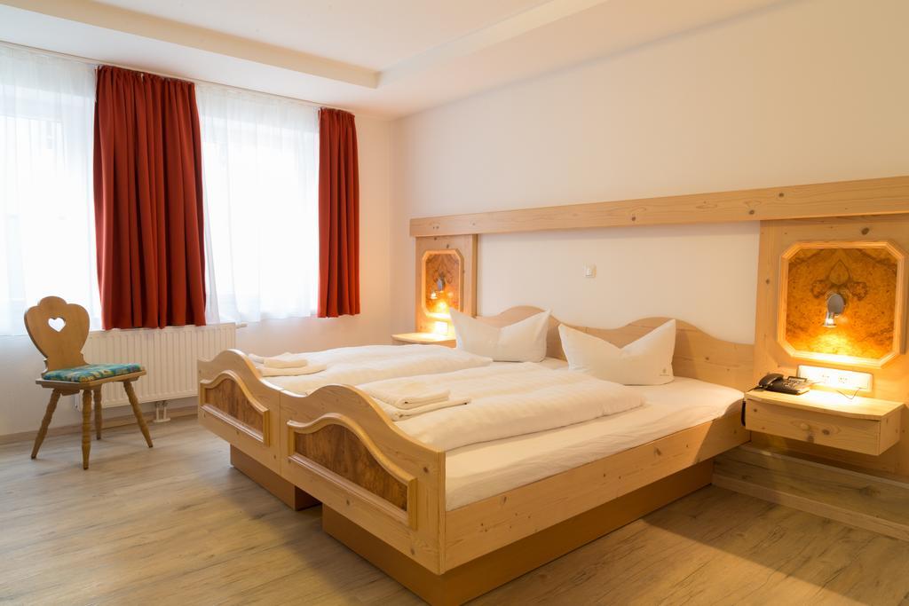 Hotel Krone Кеніґсбрунн Номер фото