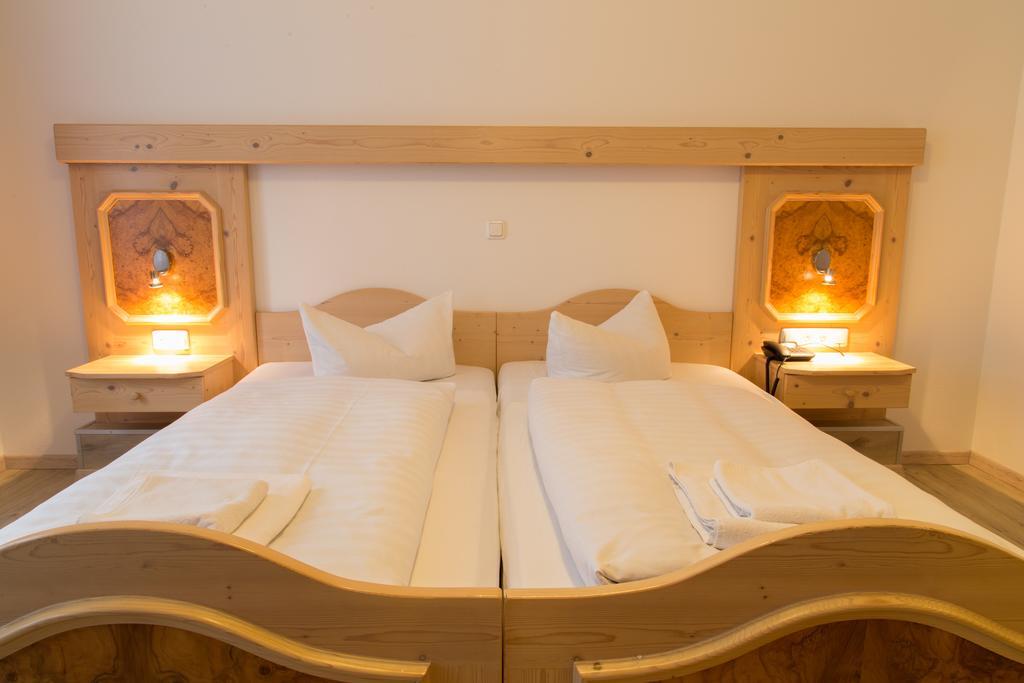 Hotel Krone Кеніґсбрунн Номер фото